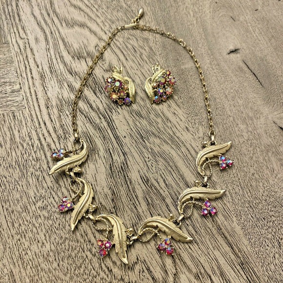 Vintage Elegant Choker Necklace & Clip On Earrings Set Gold & Red AB Rhinestones - Picture 2 of 7